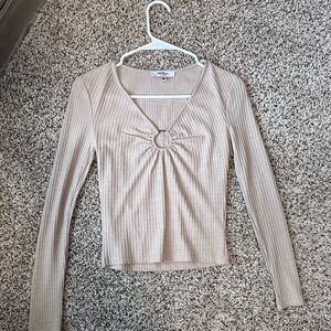 Wildfire ribbed longsleeve with front ring. Super flattering